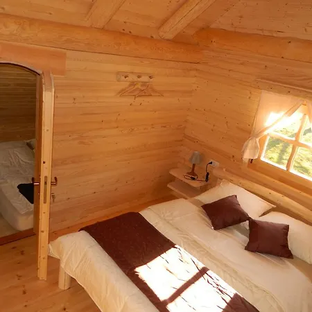 Glamping Organic Farm Slibar ファームステイ