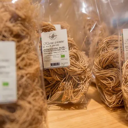 ファームステイ Glamping Organic Farm Slibar